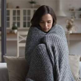 bầu bị ớn lạnh nổi da gà
