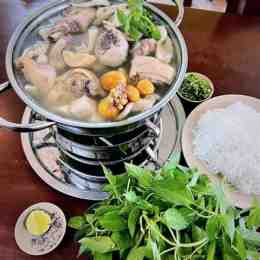 lẩu gà lá é đường bùi thị xuân đà lạt