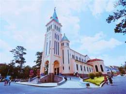 tính năng nổi bật check in thật chill tại nhà thờ con gà đà lạt